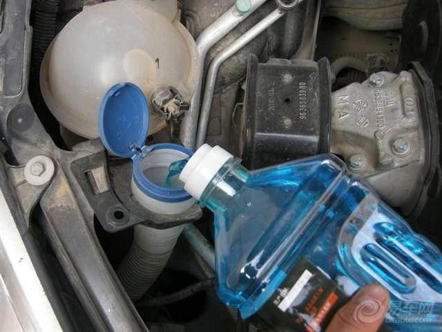 想要避免玻璃水產(chǎn)生泡沫？來看下玻璃水起泡的原因到底是什么?玻璃水消泡劑又能起到什么作用？