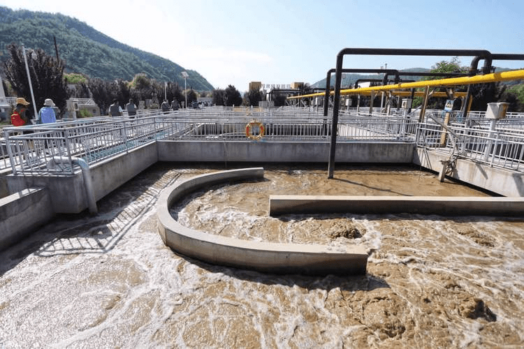 中聯邦無硅水處理消泡劑：卓越的泡沫解決者