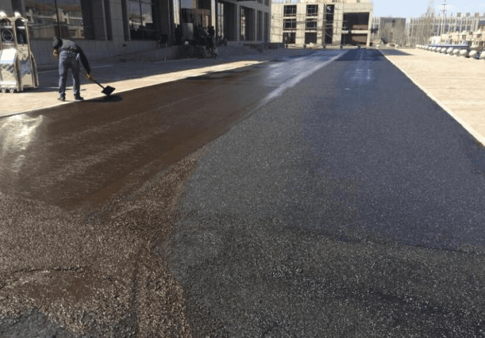 乳化瀝青消泡劑：解決泡沫難題，保障施工質(zhì)量！