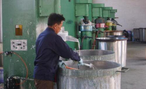 水性油墨消泡劑在油墨生產中的應用