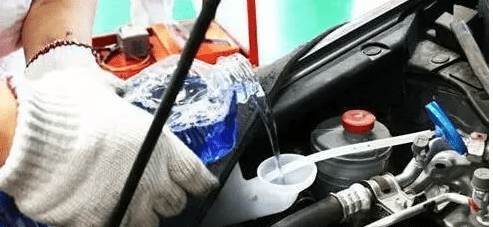 玻璃水消泡劑在汽車(chē)行業(yè)里應(yīng)用