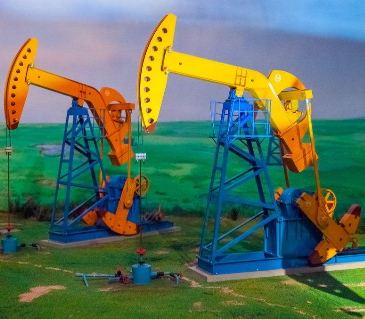 開(kāi)采石油場(chǎng)景圖